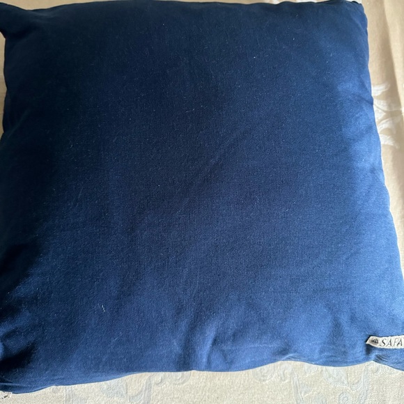 Safavieh Collette Navy and White Square 18” Pillows Beautiful Accent Pillows - Picture 5 of 7